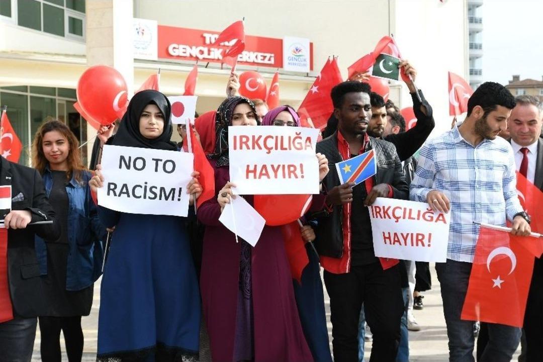 13 Dilde &rsquo;ırk&ccedil;ılığa Hayır&rsquo; Dediler