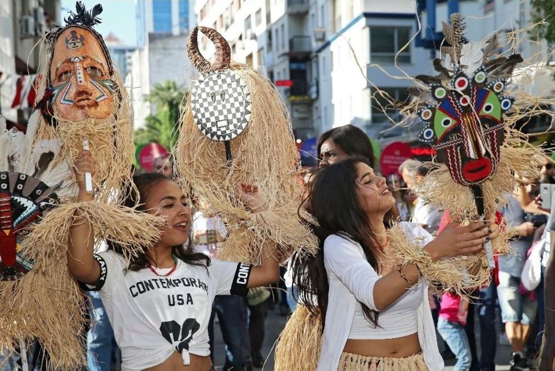 Dana Bayramı&rsquo;nda Afrika R&uuml;zgarı Esti