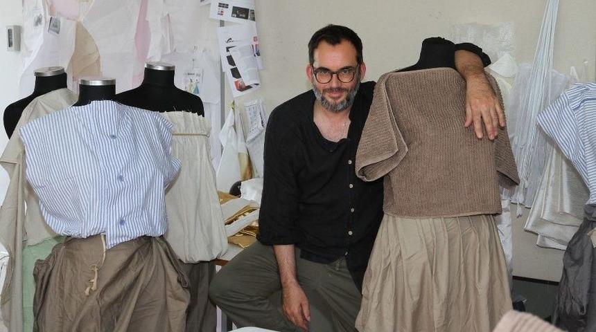 Perdeden Havluya Eski Malzemeler Kıyafetlere D&ouml;n&uuml;ş&uuml;yor