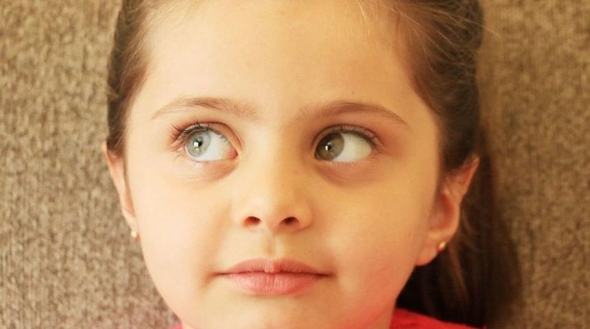 Hayata İki Renk Bakıyor