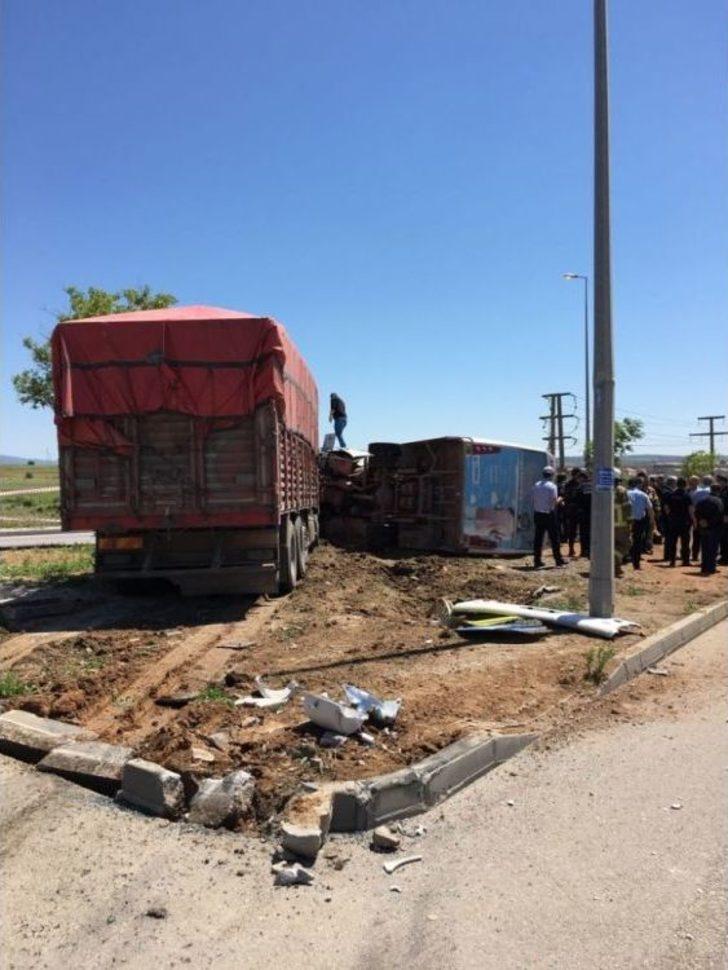 Balıkesir’de Feci Kaza: 19 Yaralı G3