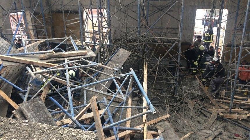 &Ccedil;ankırı&rsquo;da Cami Kubbesi &Ccedil;&ouml;kt&uuml;: 3 İş&ccedil;i Yaralı