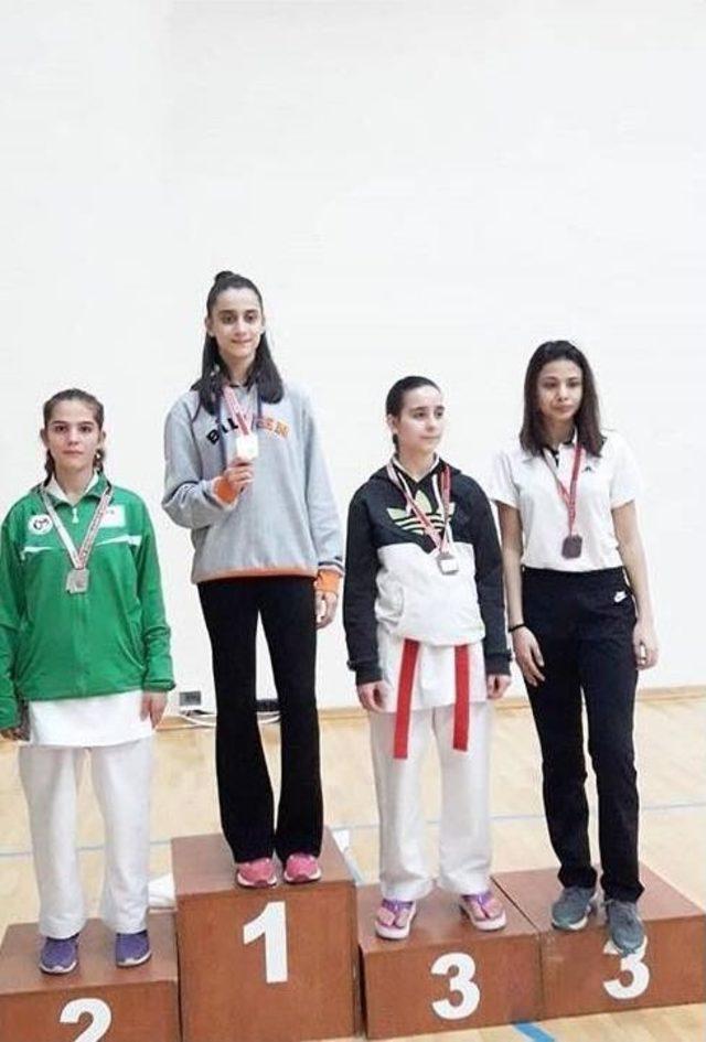 Diyarbakır Bilfen-bilnet Öğrencileri Karatede 5 Madalya Aldı