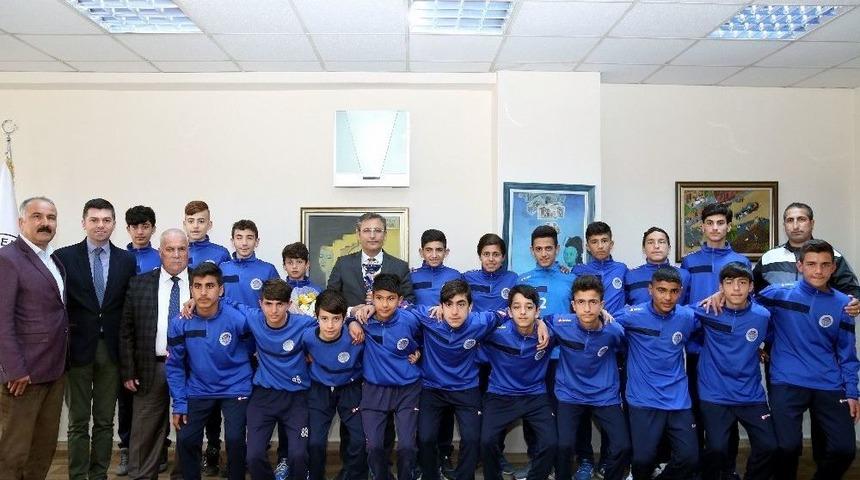 Akdeniz Belediye Spor Kul&uuml;b&uuml; U14 Futbol Takımı Şampiyon Oldu