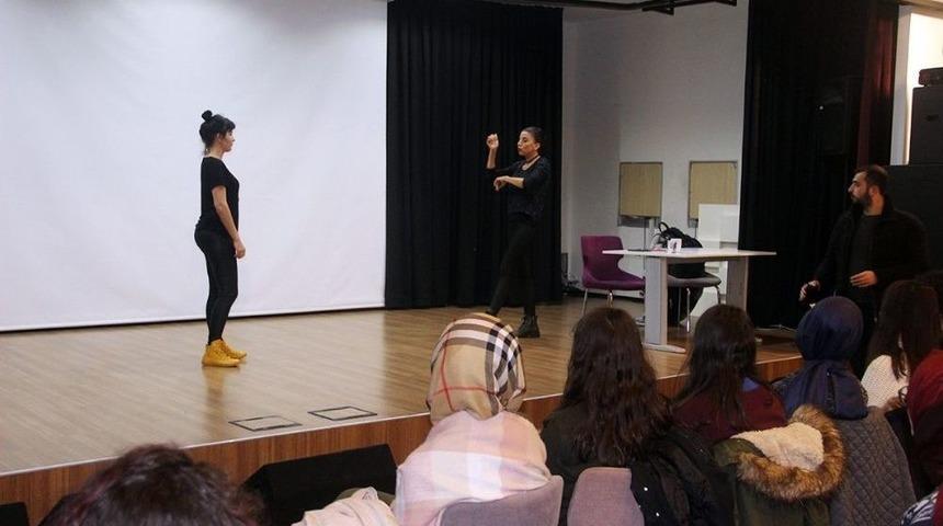 Beyoğlu&rsquo;nda İşaret Dili Kursu İle Engeller Kalkıyor