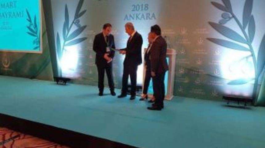 Dr. Albayrak, Erzurum İl Birinciliği &Ouml;d&uuml;l&uuml;n&uuml; Aldı