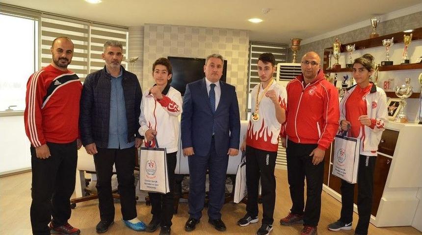 Balkanların Altın Tekmelerine Kutlama