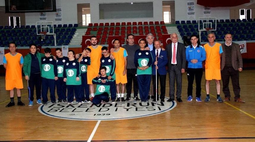 İskenderun&rsquo;da Down Sendromlular G&ouml;steri Ma&ccedil;ında Şov Yaptı