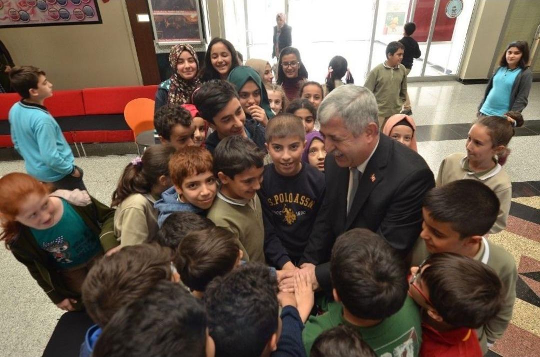 &Ouml;ğrencilere "&ouml;nc&uuml; Şahsiyetler" Tavsiyesi