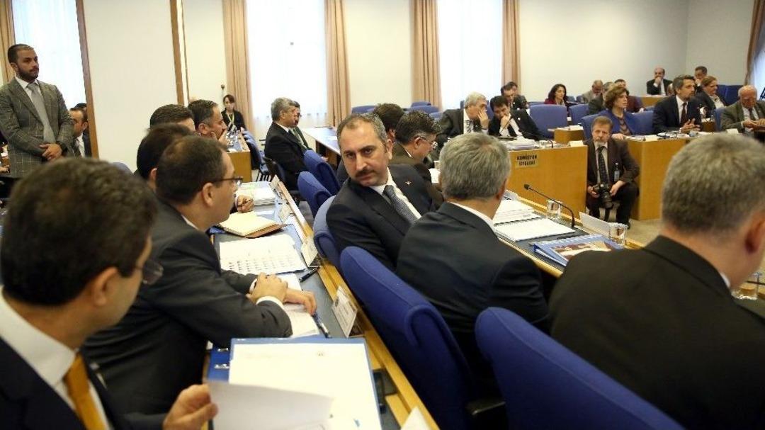 Bakan G&uuml;l: "&ouml;rg&uuml;t Elebaşının Yargıya Teslim Edilmesi Konusundaki Talebimiz, Beklentimiz Ve Israrımız Devam Etmektedir&rdquo;