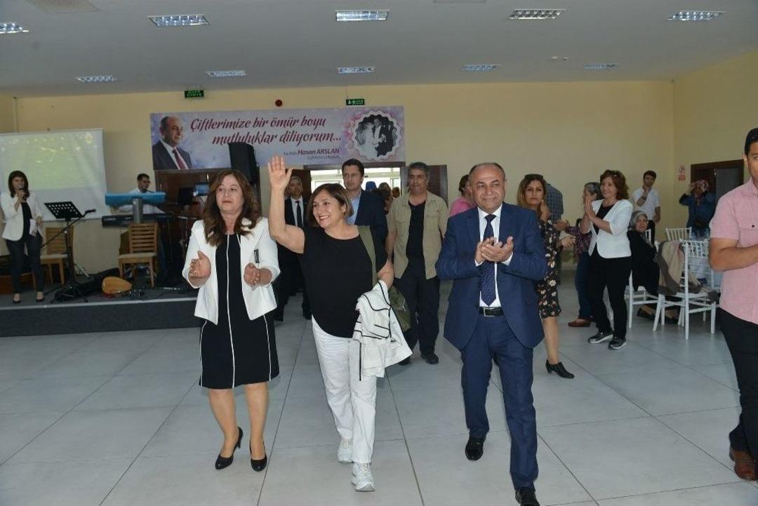 Selvi Kılı&ccedil;daroğlu İzmir&rsquo;de Anneler G&uuml;n&uuml; Etkinliğine Katıldı