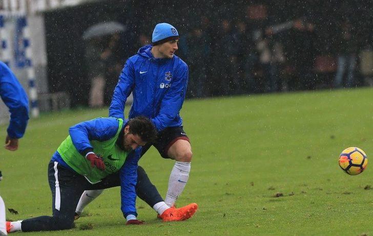 Trabzonspor, Yağmur Altında Çalıştı G1