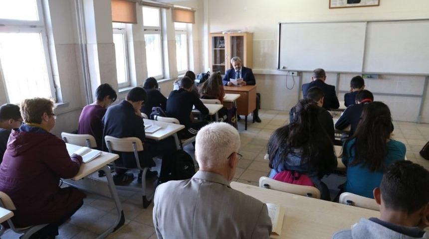 Başkan Uysal, &Ccedil;ocuklarla Kitap Okudu