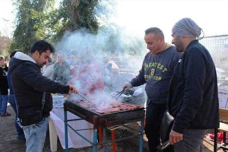 Okul Aile Birliği Sucuk Ekmek Etkinliğiyle Kışa ‘merhaba’ Dedi G2