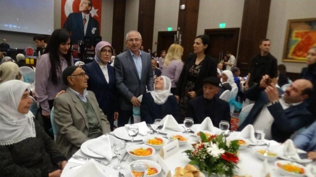 Mardin&rsquo;de Bir Yastıkta 40 Yıl Evli 47 &Ccedil;ifte &Ouml;zel Program