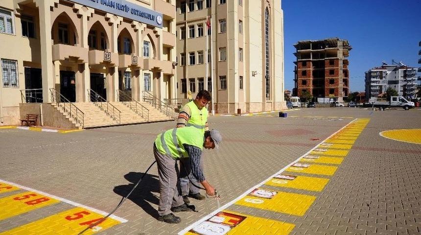 Kepez&rsquo;de Okulların Bah&ccedil;elerine Oyun Alanları &Ccedil;iziliyor