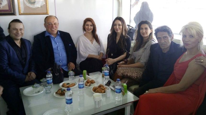 G&uuml;lben Ergen&rsquo;e &lsquo;yılın Annesi&rsquo; &Ouml;d&uuml;l&uuml;