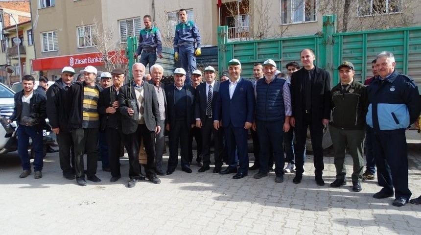 Halka 2 Bin 500 Ücretsiz Fidan Dağıtıldı