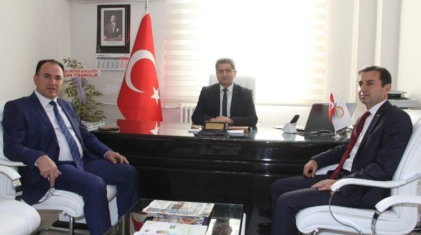 Enstit&uuml; M&uuml;d&uuml;r&uuml; Yener G&ouml;reve Başladı