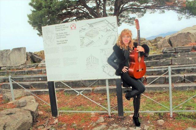 D&uuml;nyaca &Uuml;nl&uuml; Gitarist Bergama&rsquo;ya Hayran Kaldı 2