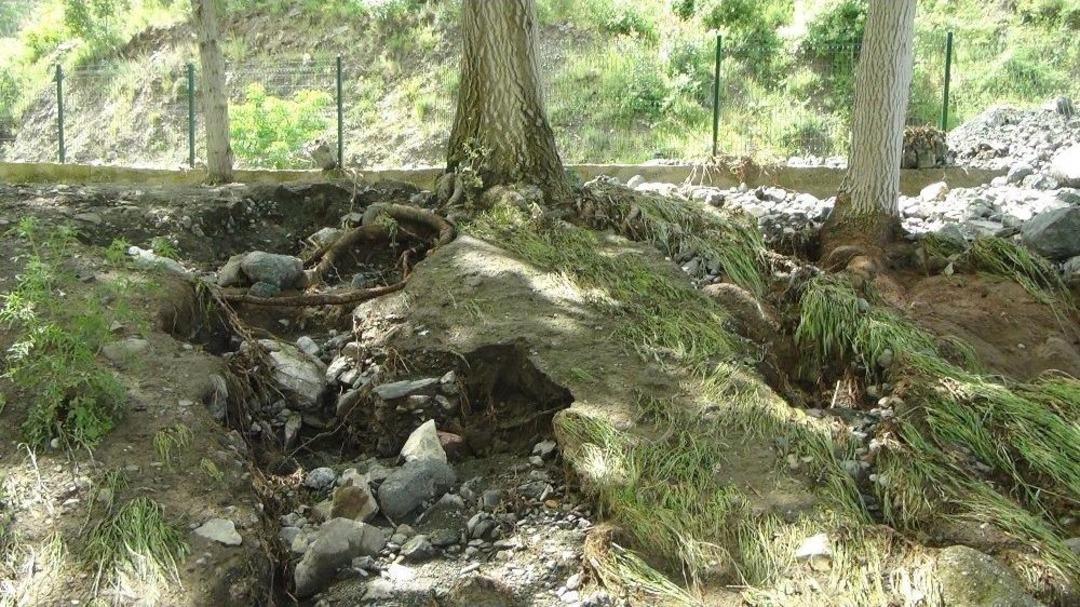 Osmaniye&rsquo;de Sel Mesire Alanına Zarar Verdi