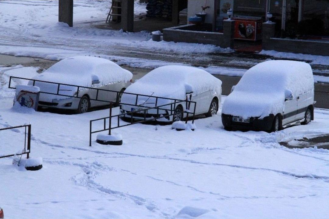 Muradiye&rsquo;de Kar Yağışı