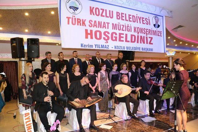 Türk Sanat Müziği Korosu Dinleyicileri Mest Etti