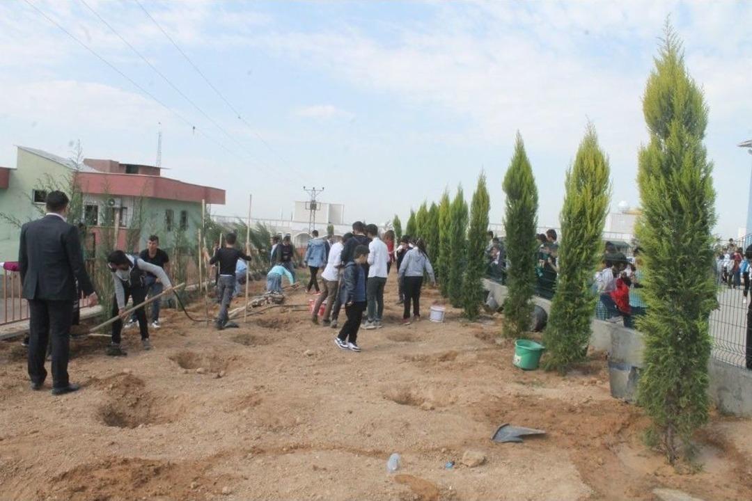 Silopi&rsquo;de Okul Bah&ccedil;esinde Hatıra Ormanı Oluşturuldu