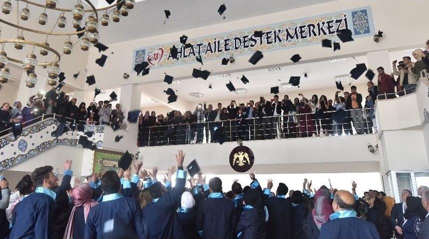 Ahlat Myo&rsquo;da Mezuniyet T&ouml;reni