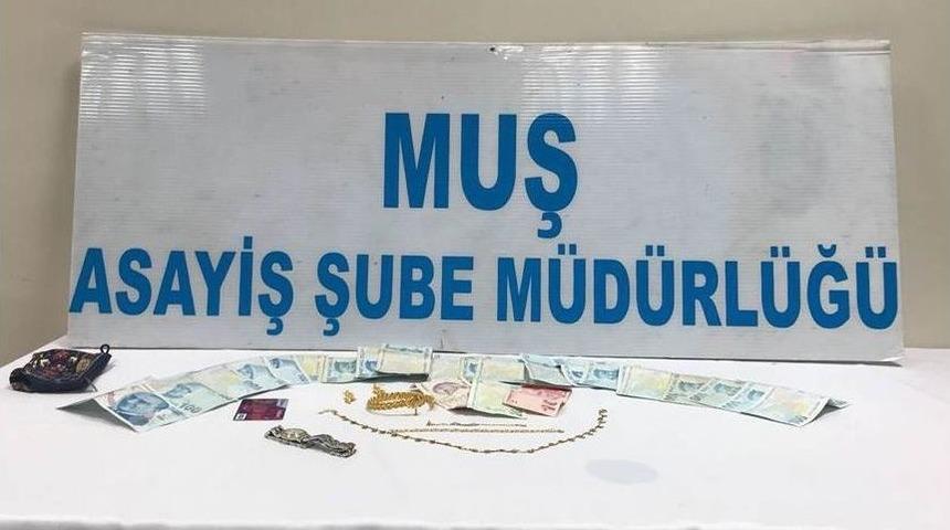 Soyguncu Anne Ve 2 &Ccedil;ocuğu Tutuklandı