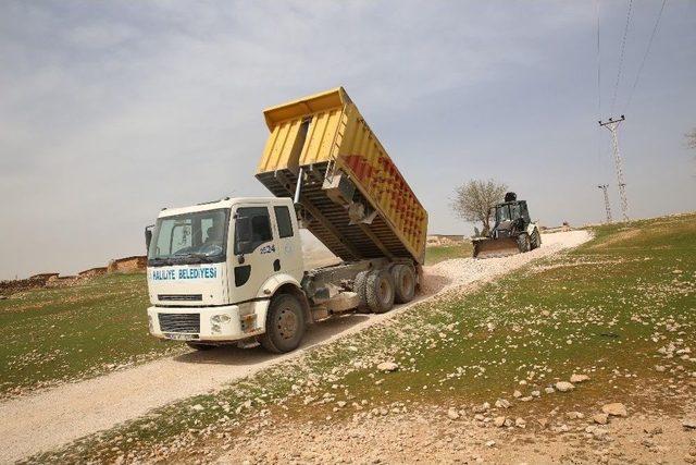 Haliliye’de Yol Yapım Çalışmaları Devam Ediyor