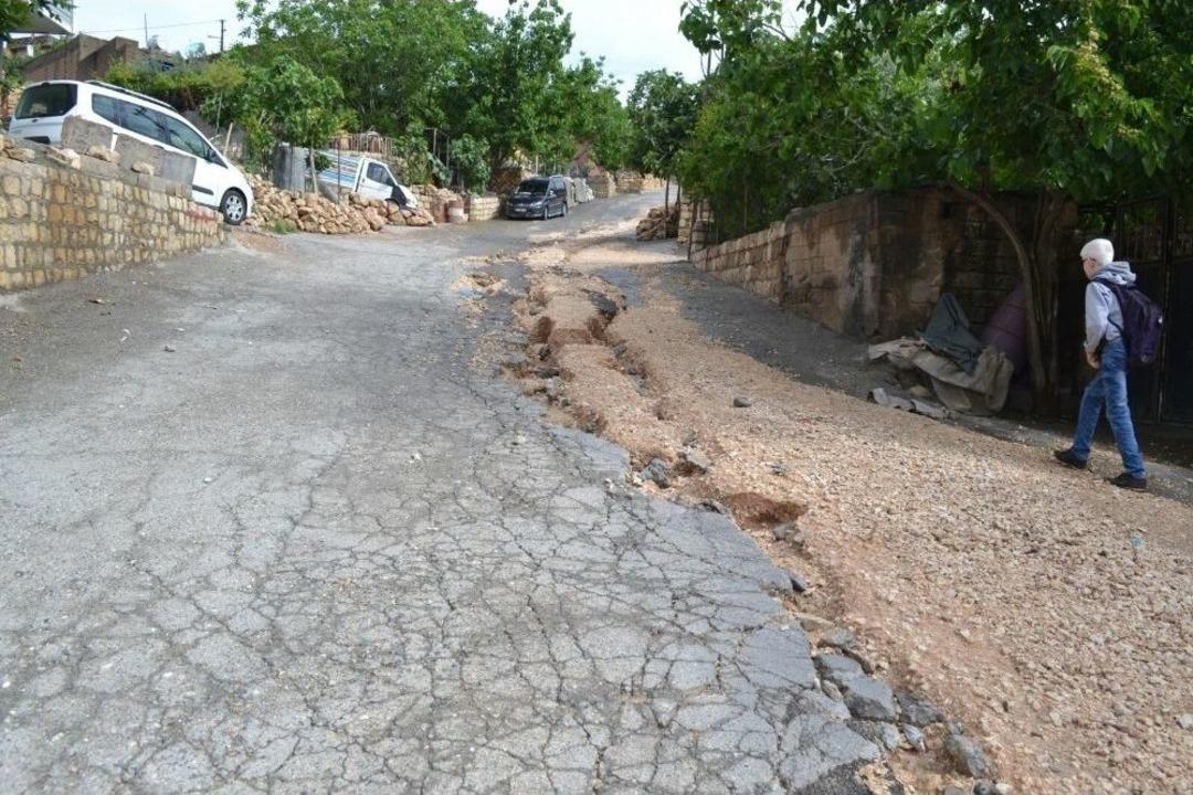 Yeşilli&rsquo;de Etkili Olan Yağışlar Alt Yapı Ve &Uuml;st Yapıya B&uuml;y&uuml;k Zarar Verdi