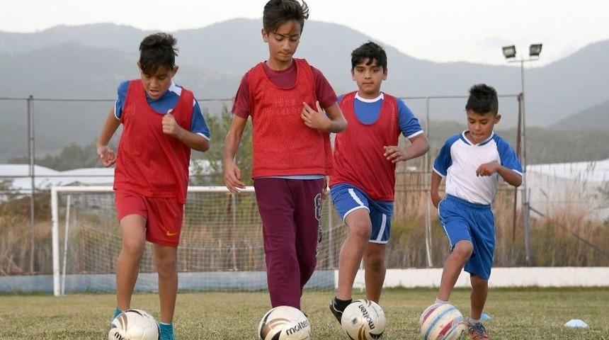 Geleceğin Futbolcuları Bozyazı&rsquo;da Yetişiyor