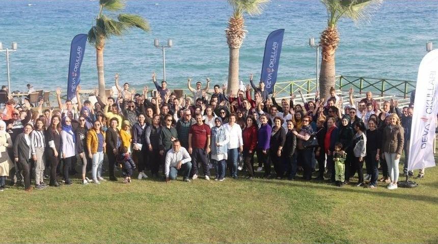 Deva Okulları &Ouml;ğretmenler G&uuml;n&uuml; Kutlaması