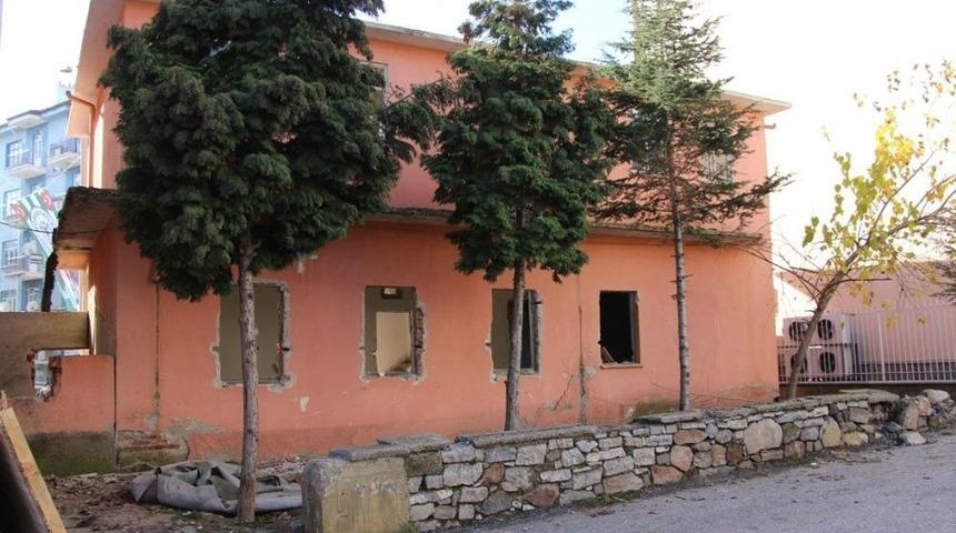 Seydişehir&rsquo;de K&uuml;t&uuml;phane Yıkımı Başladı