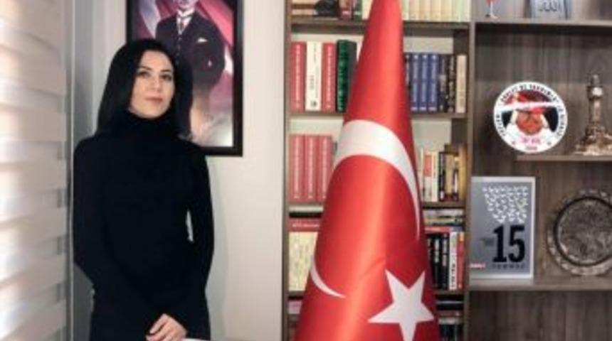 &Uuml;nl&uuml; Modacı Nur Yerlitaş&rsquo;ın S&ouml;zlerine İzmir&rsquo;den Su&ccedil; Duyurusu