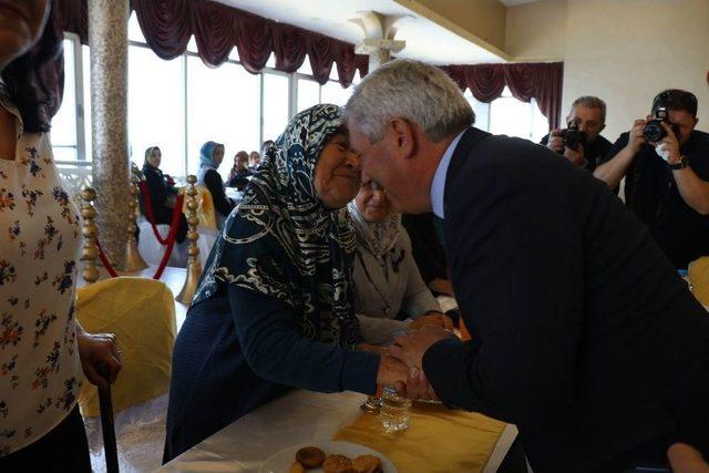 Kozlu Belediyesi’nden Anlamlı Anneler Günü Etkinliği