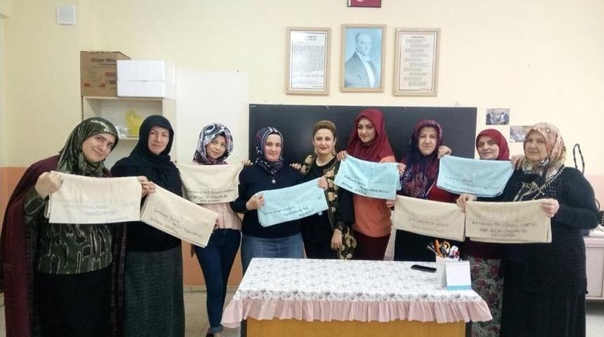 Kartepeli Kadınlar Mehmet&ccedil;ik İ&ccedil;in Havlu Hazırladı