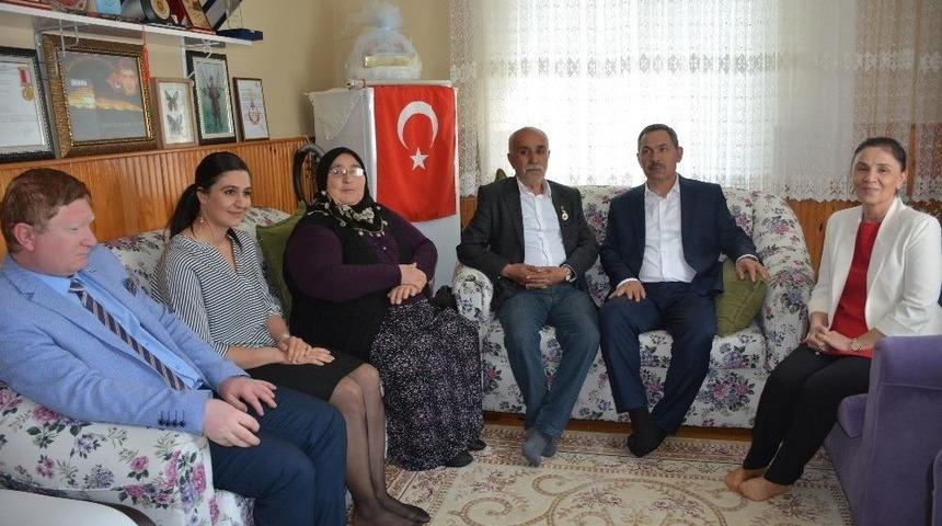 Başkan Uysal&rsquo;dan Şehit Annelerine Ziyaret