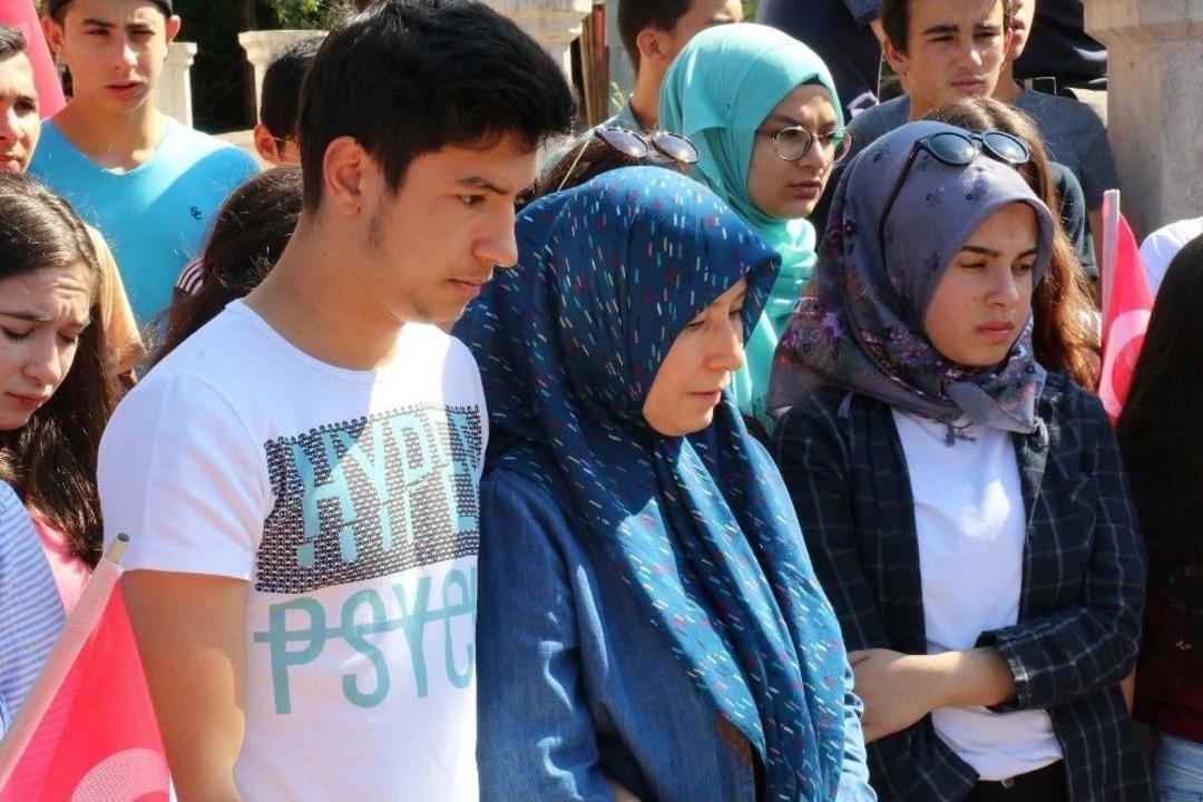 Diriliş Kampı Gen&ccedil;lerinden Şehit Annesine Anlamlı Ziyaret