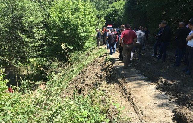 Karabük’te Tomruk Yüklü Tır Devrildi: 1 Yaralı