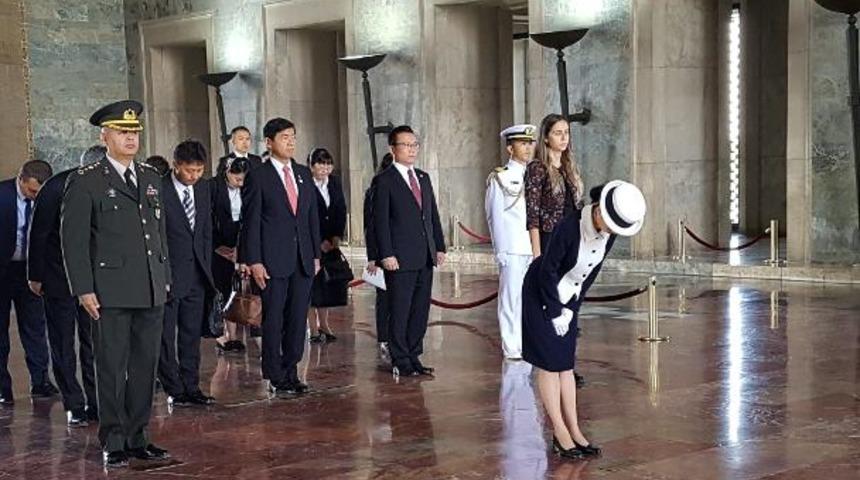 Japonya Prensesi Akiko Mikasa'nın Anıtkabir ziyaretinde dikkat çeken hareket