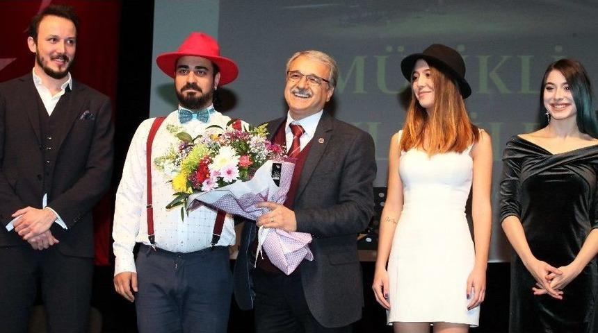 Ga&uuml;n&rsquo;de Piyanist Ozan &Ccedil;oban&rsquo;dan &lsquo;klasik M&uuml;zik&rsquo; S&ouml;yleşisi