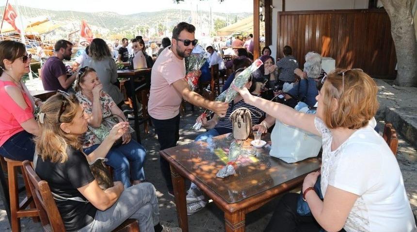 Anneler G&uuml;n&uuml;nde Bodrum Belediyesi&rsquo;nden Kırmızı G&uuml;l