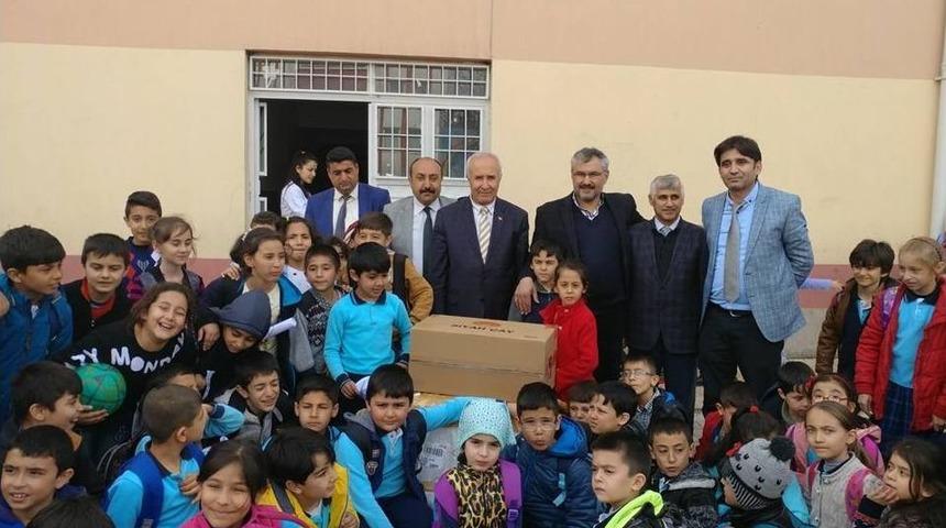 &Ouml;ğrenciler Har&ccedil;lıklarıyla Askere Hediye G&ouml;nderdi