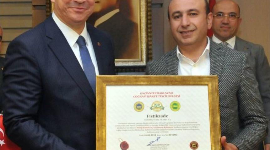 Tescillenen Antep Baklavaları İçin Logo Ve Marka Kullanım Sertifikası