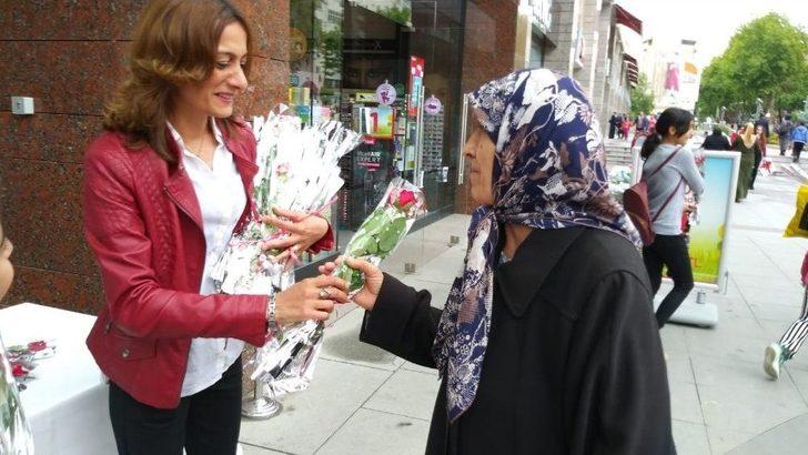 Doğa Cadde’den Annelere Güllü Kutlama G1
