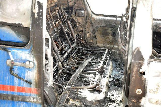 Göreve Giden Jandarma Aracı Alev Alev Yandı 3