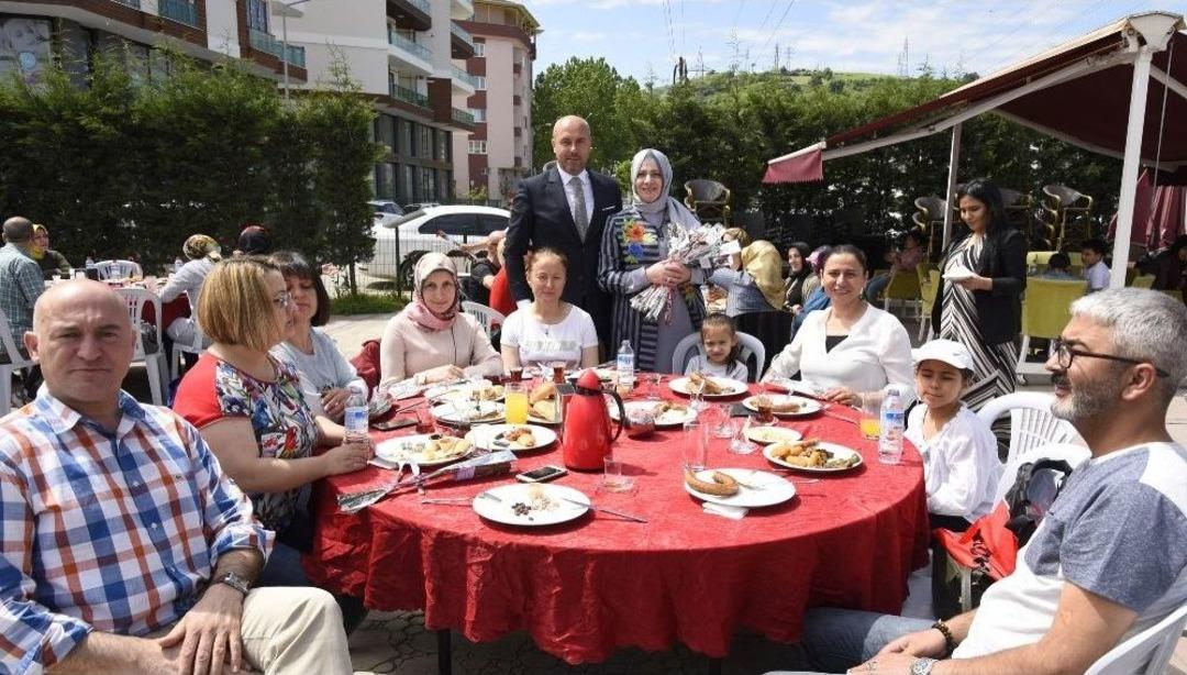 Tekkek&ouml;y&rsquo;de &Uuml;&ccedil; Kutlama Bir Arada