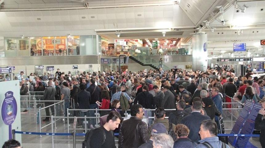 Atat&uuml;rk Havalimanı&rsquo;nda "polnet" Yoğunluğu